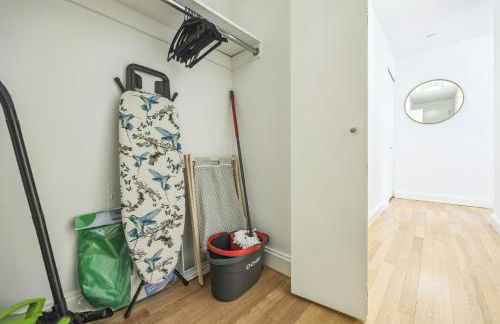 FiDi 1 BR w Work Setupby Anyplace - 11688 - Foto 27