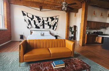 420 friendly Artsy walk Riverfront Loft King Bed - Foto 1