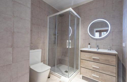 Apt with Antique Floor & lots of Sun Light - Photo 20