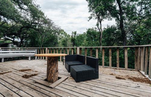 Cozy stay at Twin Treehouse in UT, Moody with Free parking - Photo 37