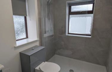 Spacious 4 Bedroom Home - Foto 22