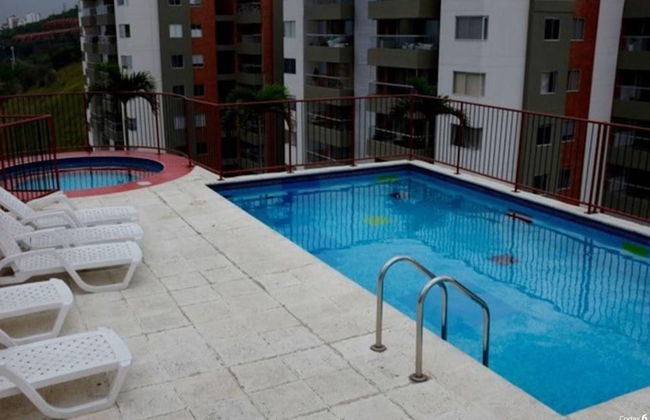 Luxurious Apartment in Front of the Chipichape Shopping Center - Photo 9