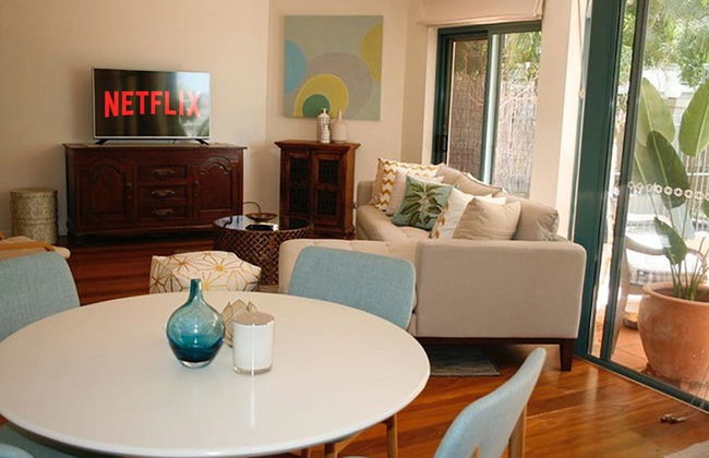 2BR Beautiful River Retreat Pool Wine Gym Netflix - Foto 2