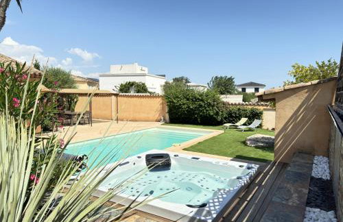 2 hébergements - 10 couchages - parking, piscine, jacuzzi - convivialité - Photo 2