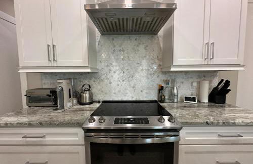 Brand New Luxury 4 bedroom heated pool home - Foto 21