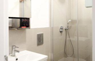 Bright Ground Floor Flat with Free Parking and Balcony Near Stoke Newington - Foto 12