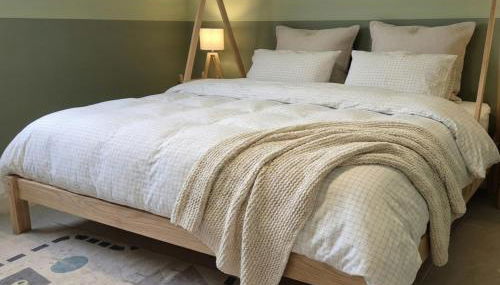 Ultra-Modern 5-Bed Luxury Chalet with Private Pool & Home Cinema 13 Min To Beach - Photo 5