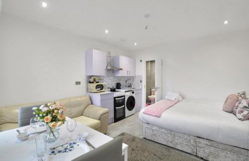 Uxbridge Studio – Private Driveway Parking - Foto 1