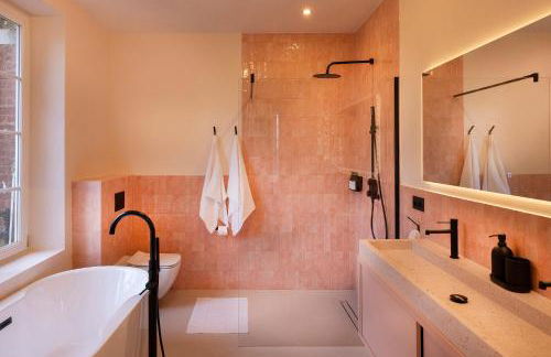 Private Oasis: Luxe 20-guest Estate, Jacuzzi, 8 Ha - Foto 18