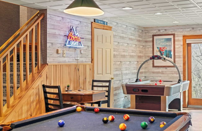 Mountain Escape With Game Room, Balcony & Stunning Views in the Poconos Christina - Foto 19