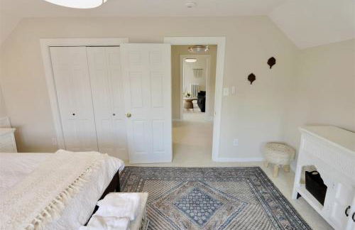 New Cabin in the Clouds Easy Downtown Access with Parking - 1 bedroom - Foto 9