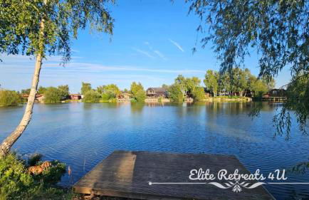 Elite Retreats 4U Lakeside Hot Tub Log Cabin with the fishing peg at Tattershall Lakes Park - Foto 8