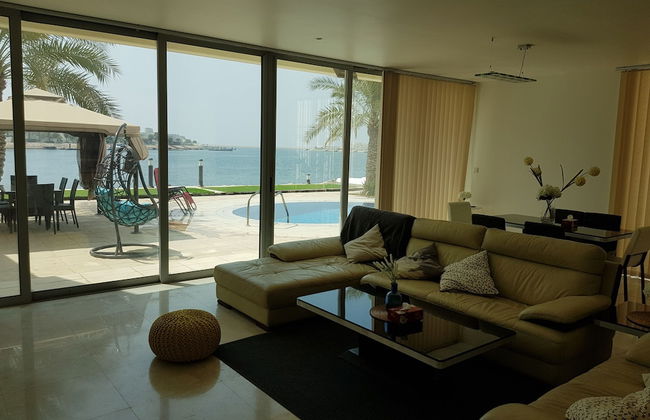 Luxury villa with private pier - Photo 7