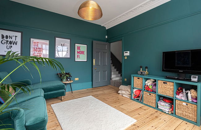 Chic and Colourful Family Home by Underthedoormat - Foto 38