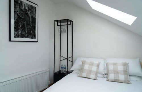 4 Bed Failsworth Home - 3 Bathrooms - Free Parking - Ideal For Contractors & Families - FREE 1 HR EARLY CHECK-IN OR 1 HR LATE CHECK-OUT FOR 2 NIGHT STAY BOOKINGS UNTIL THE END OF MAY - Foto 24