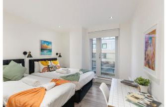 A Splash of Color: Spacious & Funky 3-BR Flat - Foto 2