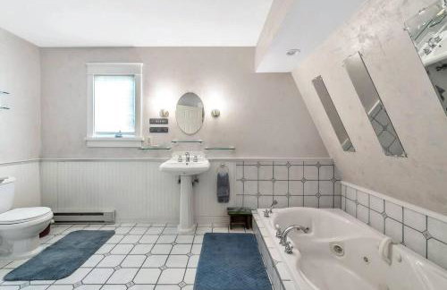 Quiet Getaway with Queen Bed & Wi-Fi - Foto 13