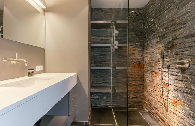 Modern Antwerp Apartment With City Views 2 Bedrooms - Photo 20