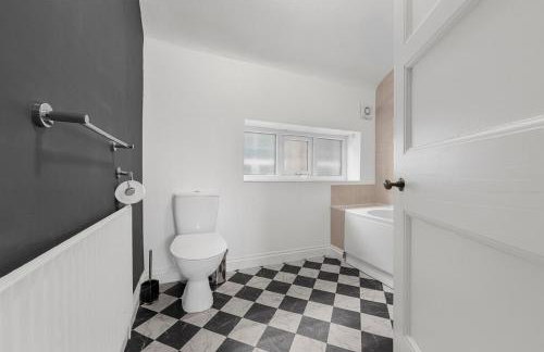 Two Bedroom House by Brookland Stays Serviced Accommodation Short Lets Middleton with Free WiFi - Foto 8