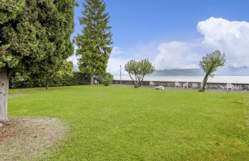 HOST4U - Loft del GARDA Residence with Pool, Front Lake Building - Foto 25