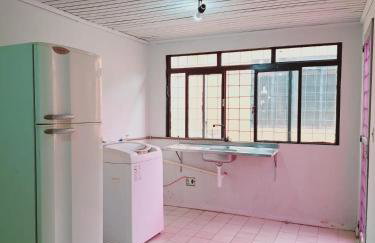 CASA - localizada no centro de Campo Grande - 2 quartos com ar e garagem para 2 carros - Foto 42