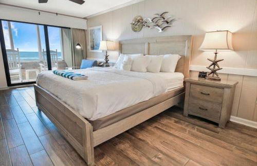 Oceanfront Escape with Private Porch 1st Floor - Foto 1