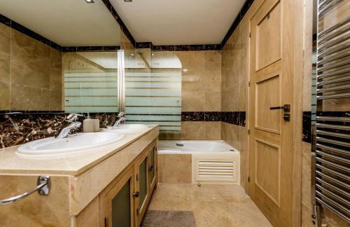 La Duquesa Port & Beach Retreat 106 - Photo 12