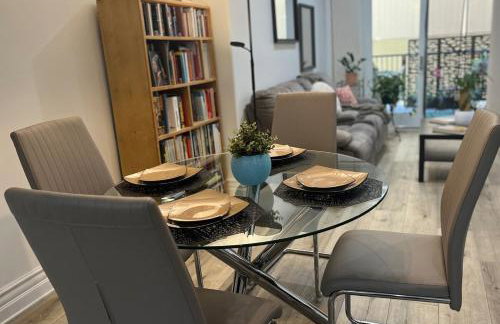 Studio City Chic Large Contemporary Condo - Foto 9