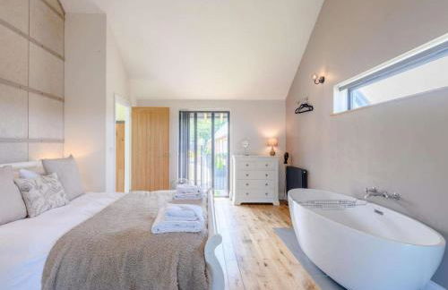 Romantic cottage for 2 with hot tub - Photo 11