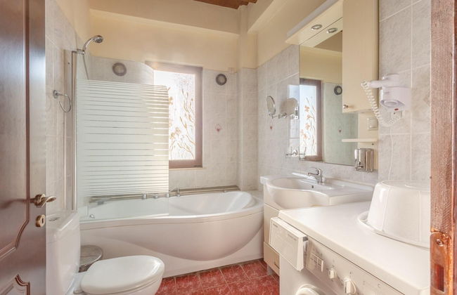 Villa Melina Private Pool Walk to Beach Sea Views A C Wifi Car Not Required - 1605 - Foto 12