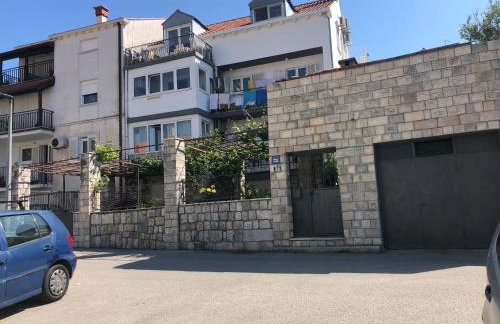 King's Landing Esma' house - Photo 2