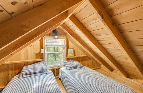 Riverfront Greenbush Studio with Porch and Views! - Foto 17