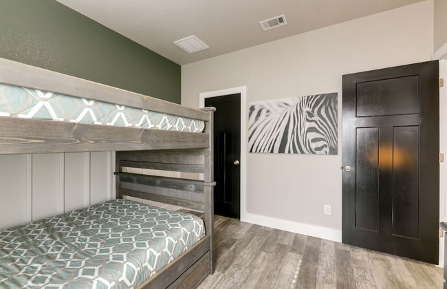 Centrally Located Stunning 3BR 2BA Near Downtown - Foto 10