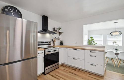 Sister Lakes Lakeside House - Sleeps 16 - Foto 60