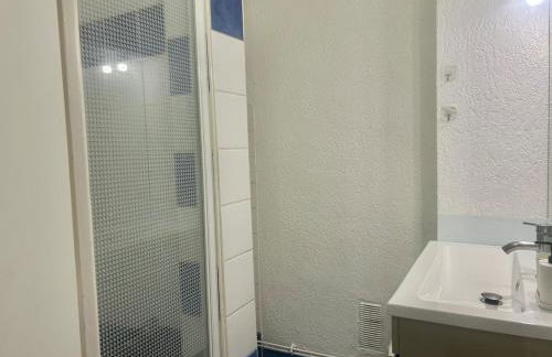 T3 prés de la gare et centre Lorient Parking - Foto 11