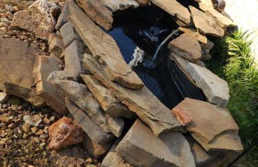 Cozy & Airy Retreat with Lots of Character - Foto 9