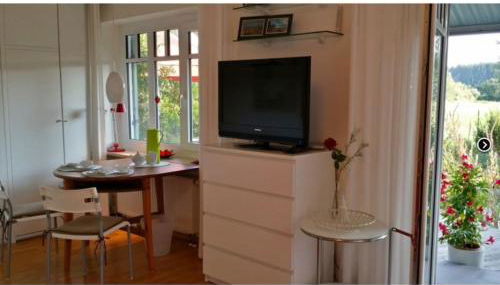 Schöner Bungalow mit Gartenterrasse und Teich - Foto 5