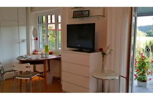 Schöner Bungalow mit Gartenterrasse und Teich - Foto 5