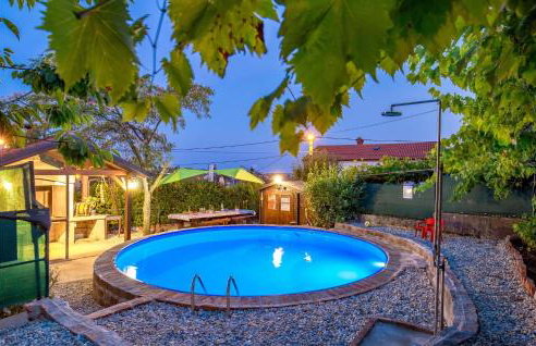 5 Bedroom Amazing Apartment In Viskovo - Photo 19