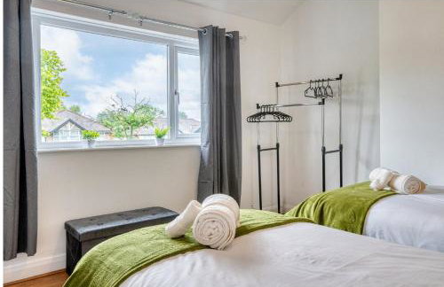 Contractors & Relocation haven, 3BD House, Secure off-site parking & office space - Foto 16