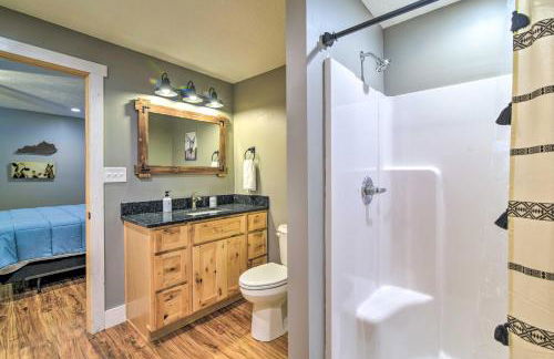 Secluded Brownsville Cabin with Deck and Fire Pit - Foto 15