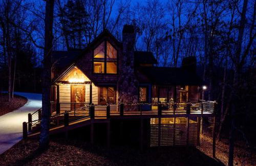 WolfCabin Lux Family Home, Fire Pit, Hot Tub, ADA ramp, ez paved rds - Foto 7