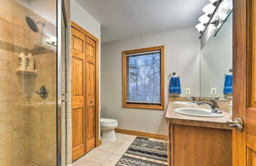Lakefront Applegate Retreat w/ Private Beach! - Photo 24