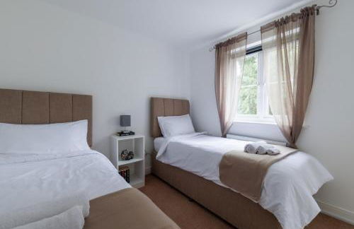 Spacious 4-Bedroom House in Aylesbury Ideal for Contractors Professionals or Larger Families - Foto 46