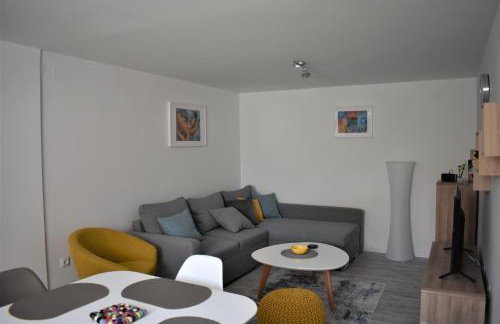Apartman Tomki - modern, refurbished 2 bedroom apartment - 4 guests - Foto 5