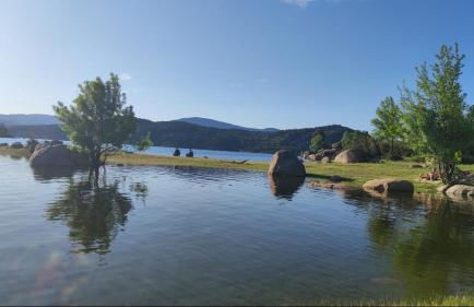 GREDOS RURALRUT cerca del CASTAÑAR de El Tiemblo, Reserva Natural VALLE DE IRUELAS, alojamiento acogedor con cabina hidromasaje, chimenea eléctrica, calefacción, wifi, cocina - Photo 65
