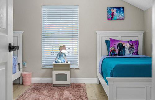 4BR w Heated Pool near Disney & Lake - Sleeps 10 - Foto 33