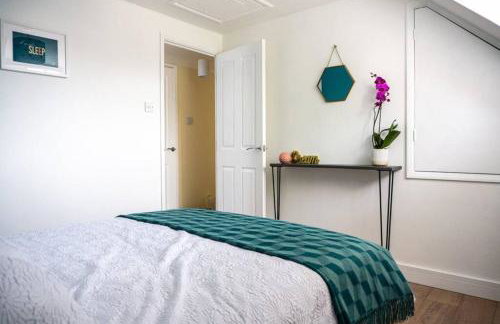 Walking distance to hospital and town with free off-road parking - Foto 9