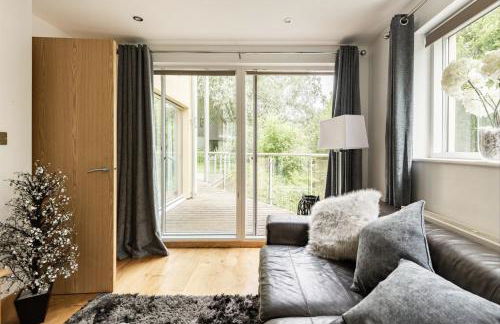 Modern contemporary home in beautiful setting - Foto 38