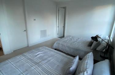 Entire Home Close to BOA Stadium & City - Foto 12